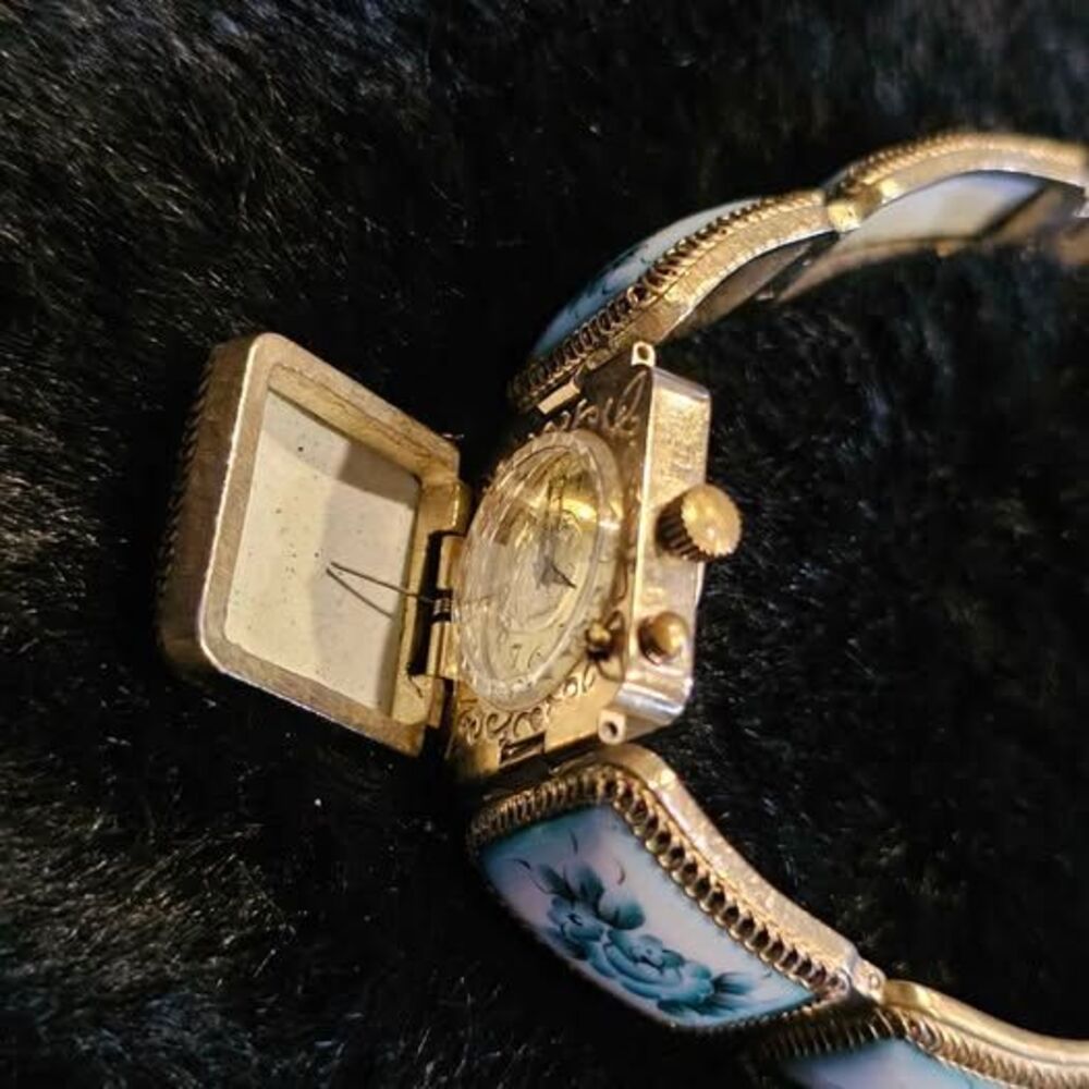 Rare vintage Russian Chaika 17 jewel ladies watch - Picture 7 of 7